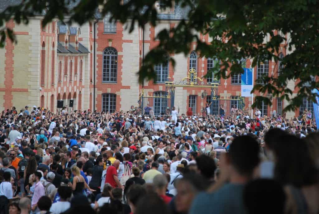 Personnes étant venues voir le passage de la flamme à Boissy-Saint-Léger